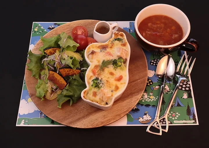 姆明的北海道产鲑鱼和多彩蔬菜的奶油焗饭